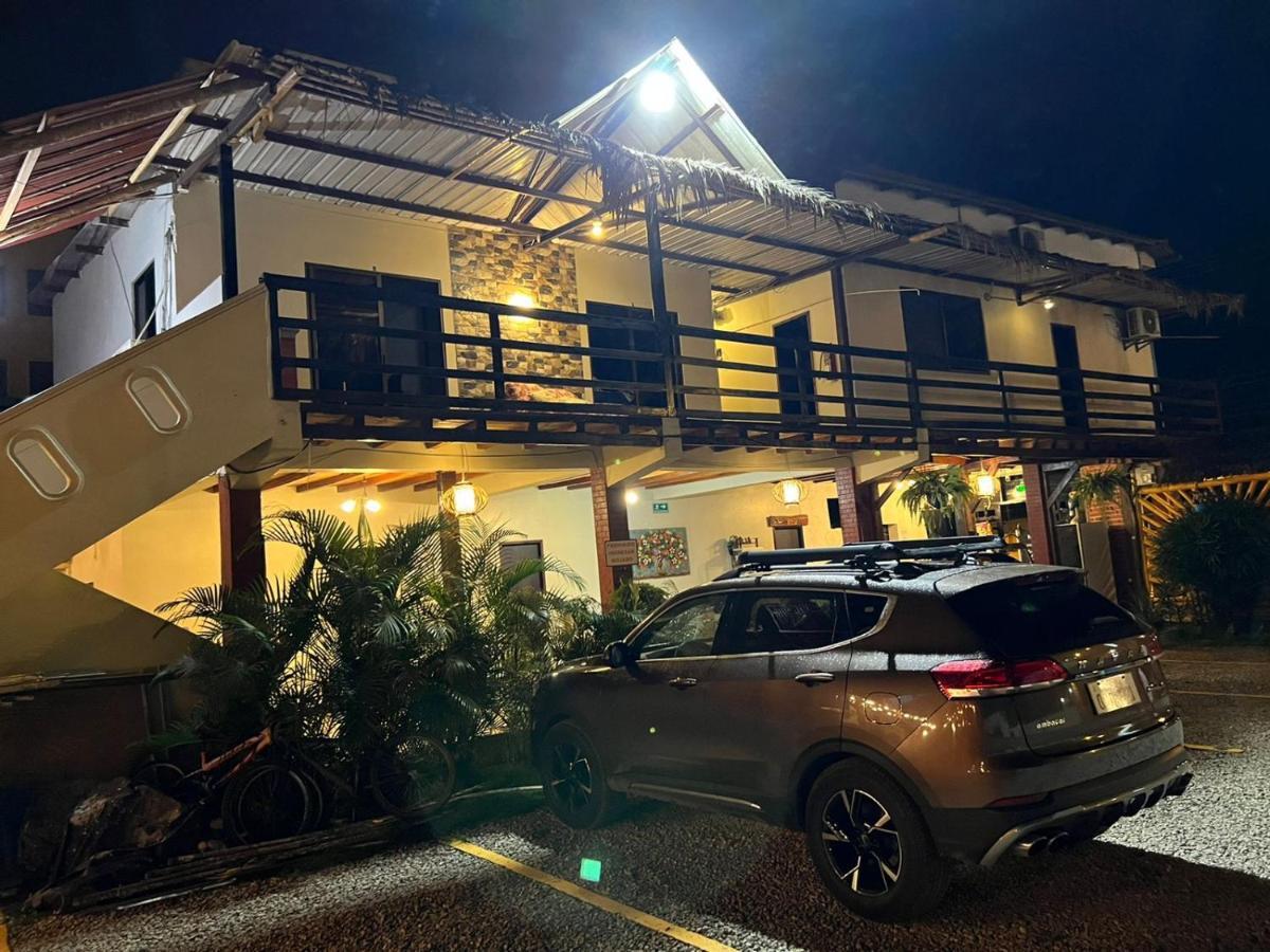 Hotel Berlin International Puerto Lopez Exterior photo