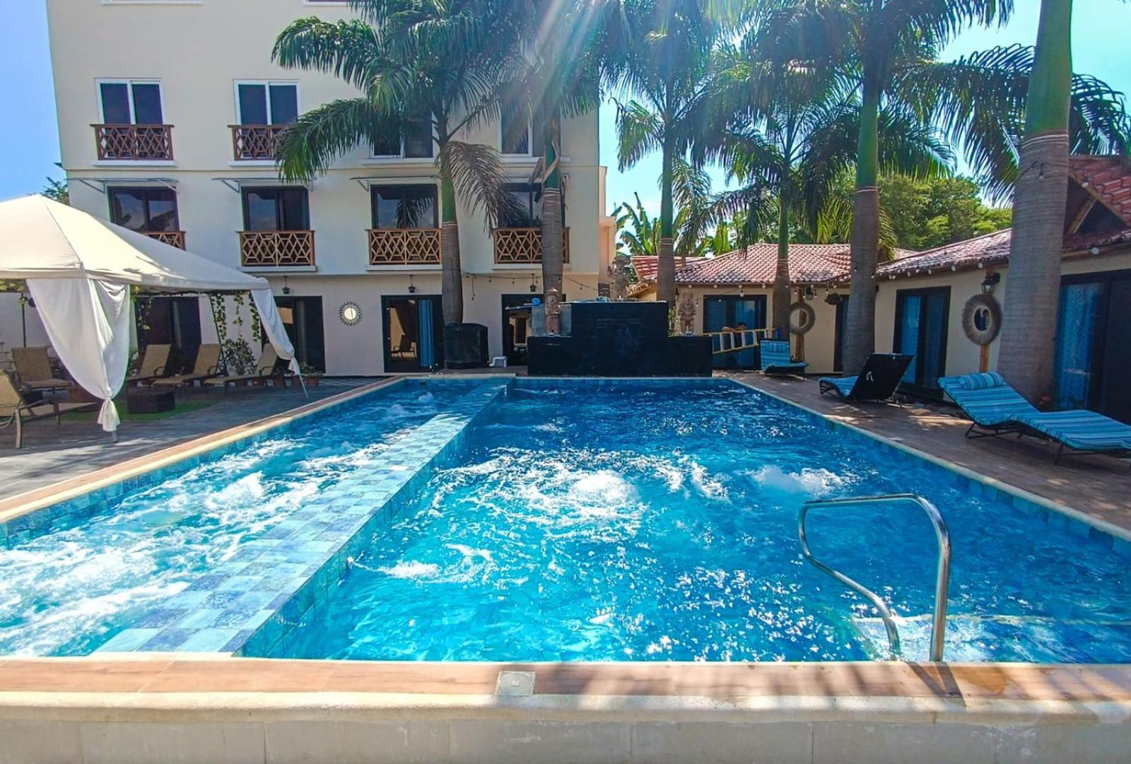 Hotel Berlin International Puerto Lopez Exterior photo