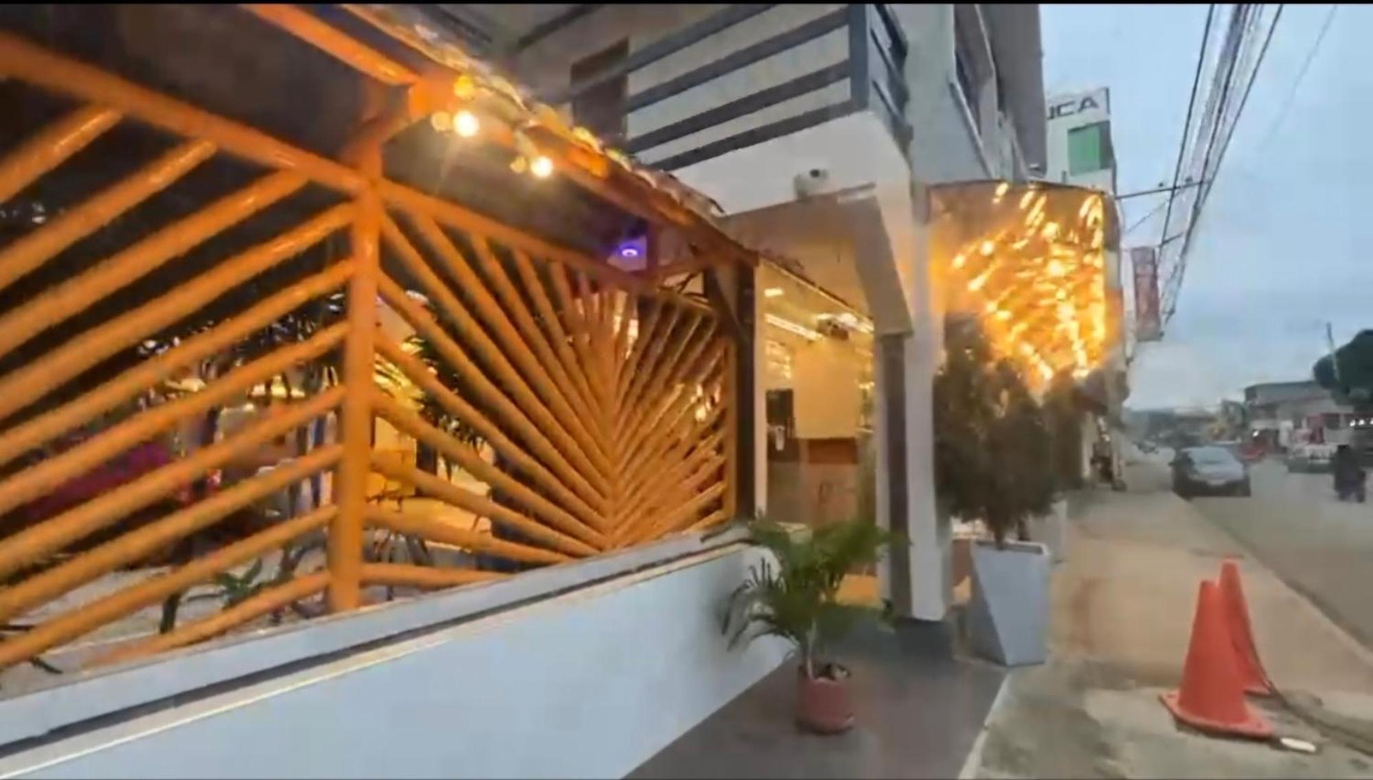 Hotel Berlin International Puerto Lopez Exterior photo