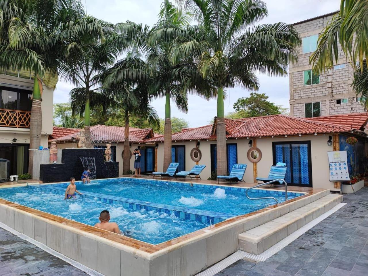 Hotel Berlin International Puerto Lopez Exterior photo